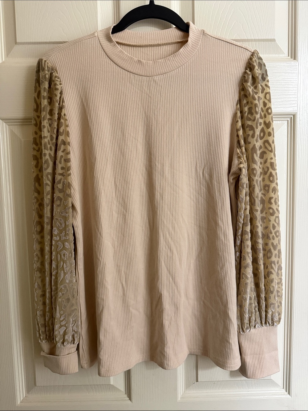 Source Unknown Beige Ribbed Top with Leopard Mesh Puff Sleeves
